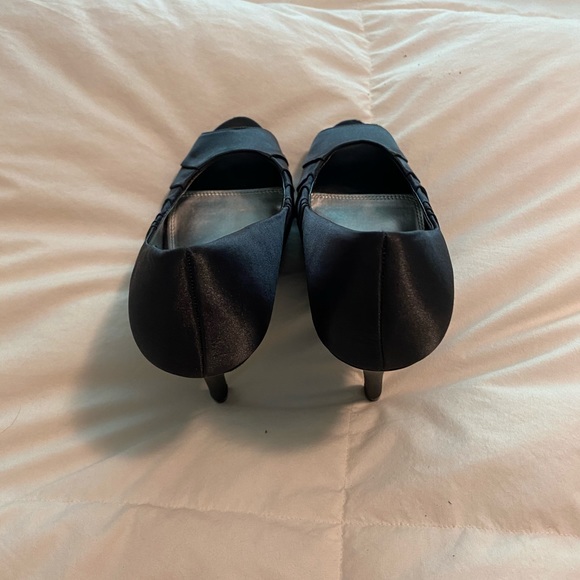 BLACK HEALS - Picture 3 of 5